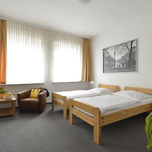 Zimmer mit Kingsize-Bett